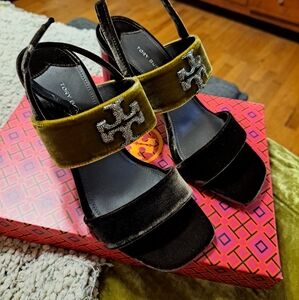 BRAND NEW NEVER WORN Tory Burch block heels in pumpkin seed sz8